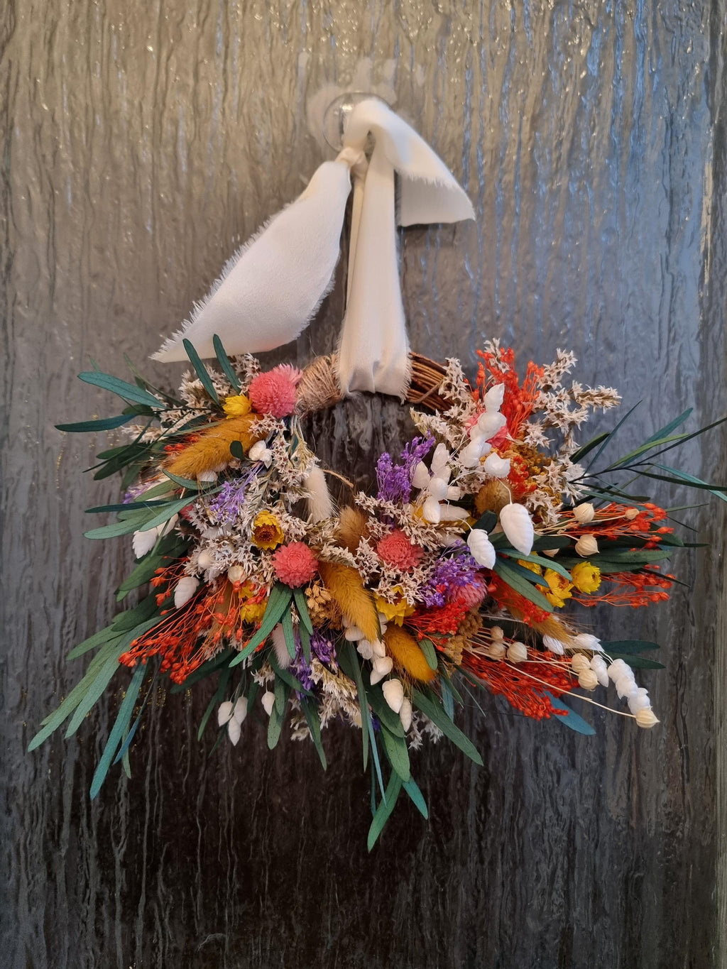 Frühlings-Türkranz, getrocknete Blumenarrangement, handgemachte Frühlingsdekoration 