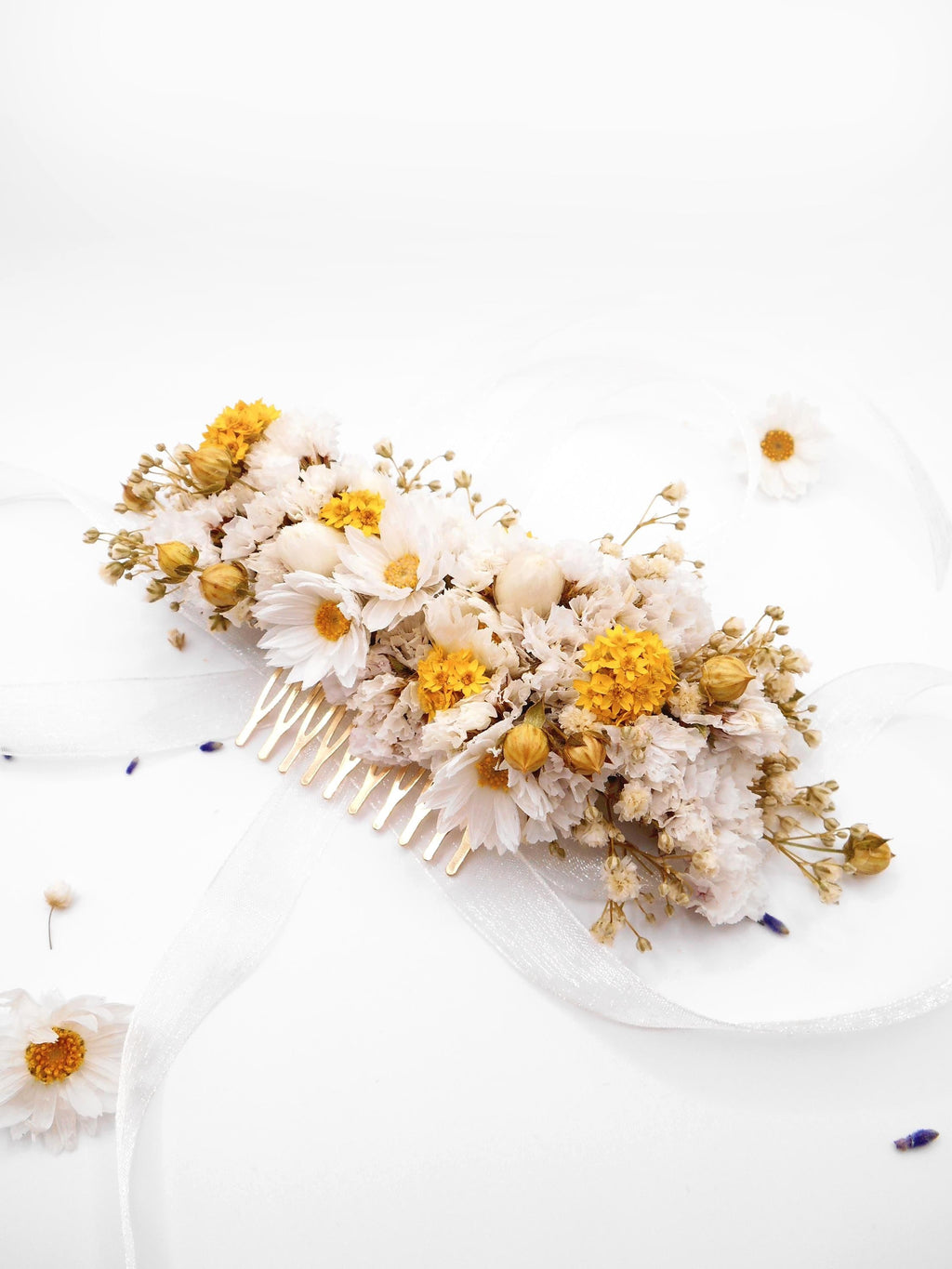 Haarkamm mit weißer Margerite & Schleierkraut | Klassischer Braut-Haarschmuck aus Trockenblumen, minimalistisches Accessoire für Hochzeitsgäste, elegante Blumenklammer