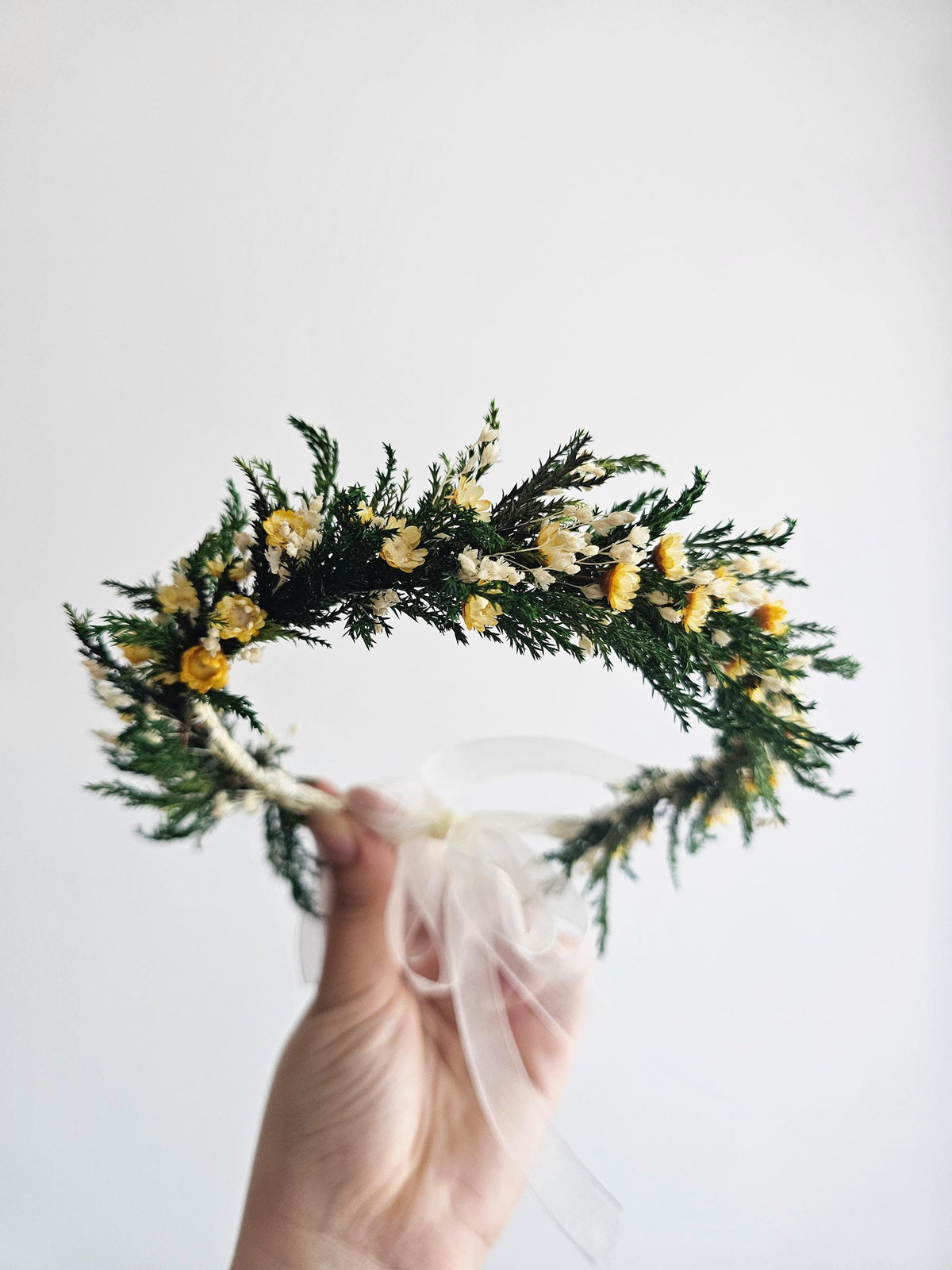 Grüner Blumenkranz mit gelben Feldblumen, Wald inspirierte Kopfkrone