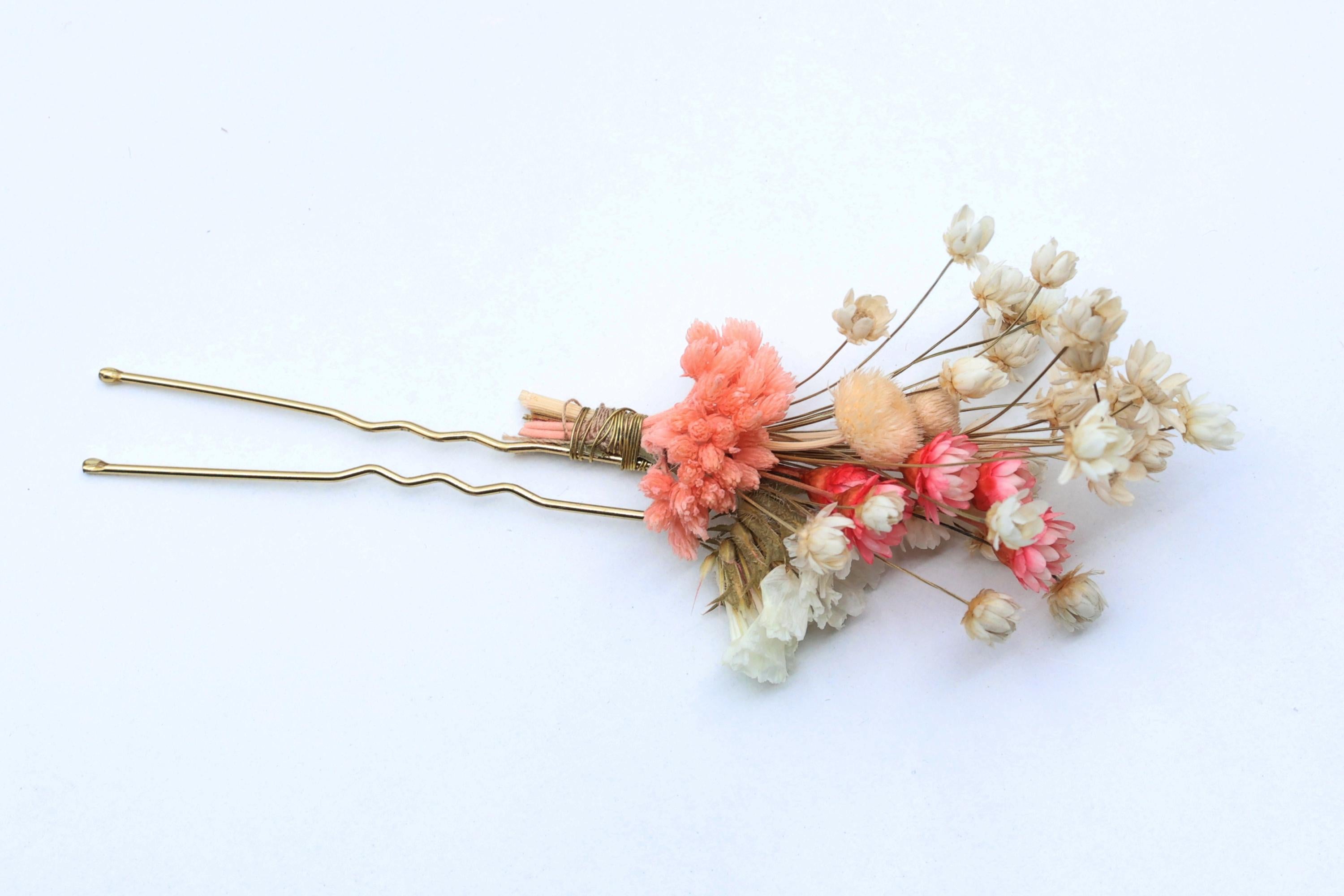 Rosa Braut-Haarnadeln mit Trockenblumen, Schleierkrautblüten in Weiß, Handgefertigte Blütenaccessoires