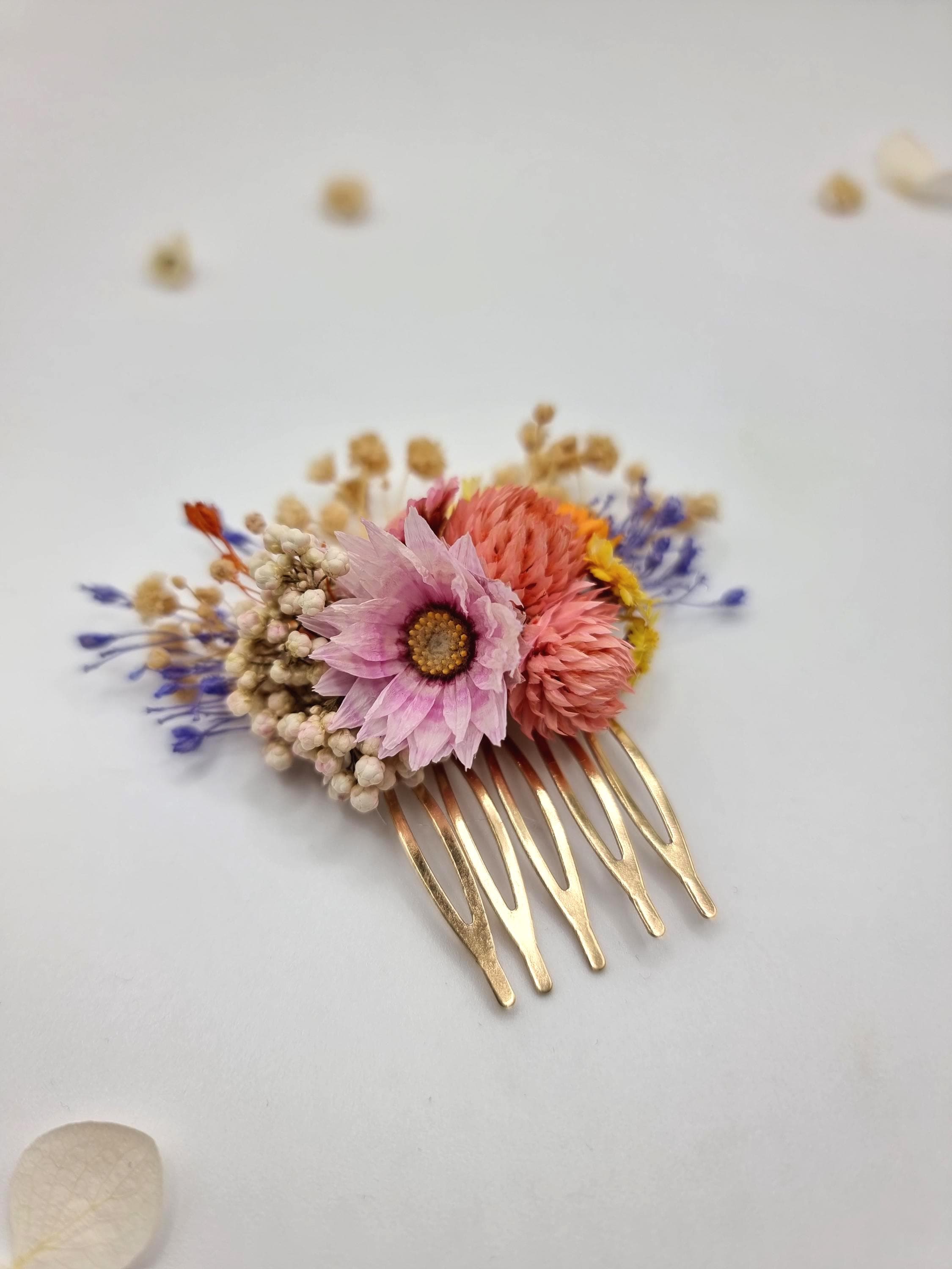 Lebhafter pink-gelber Kamm mit Trockenblumen, Farbenfroher Boho Brauthaarschmuck, Auffälliger Hochzeitsgast Haarclip,