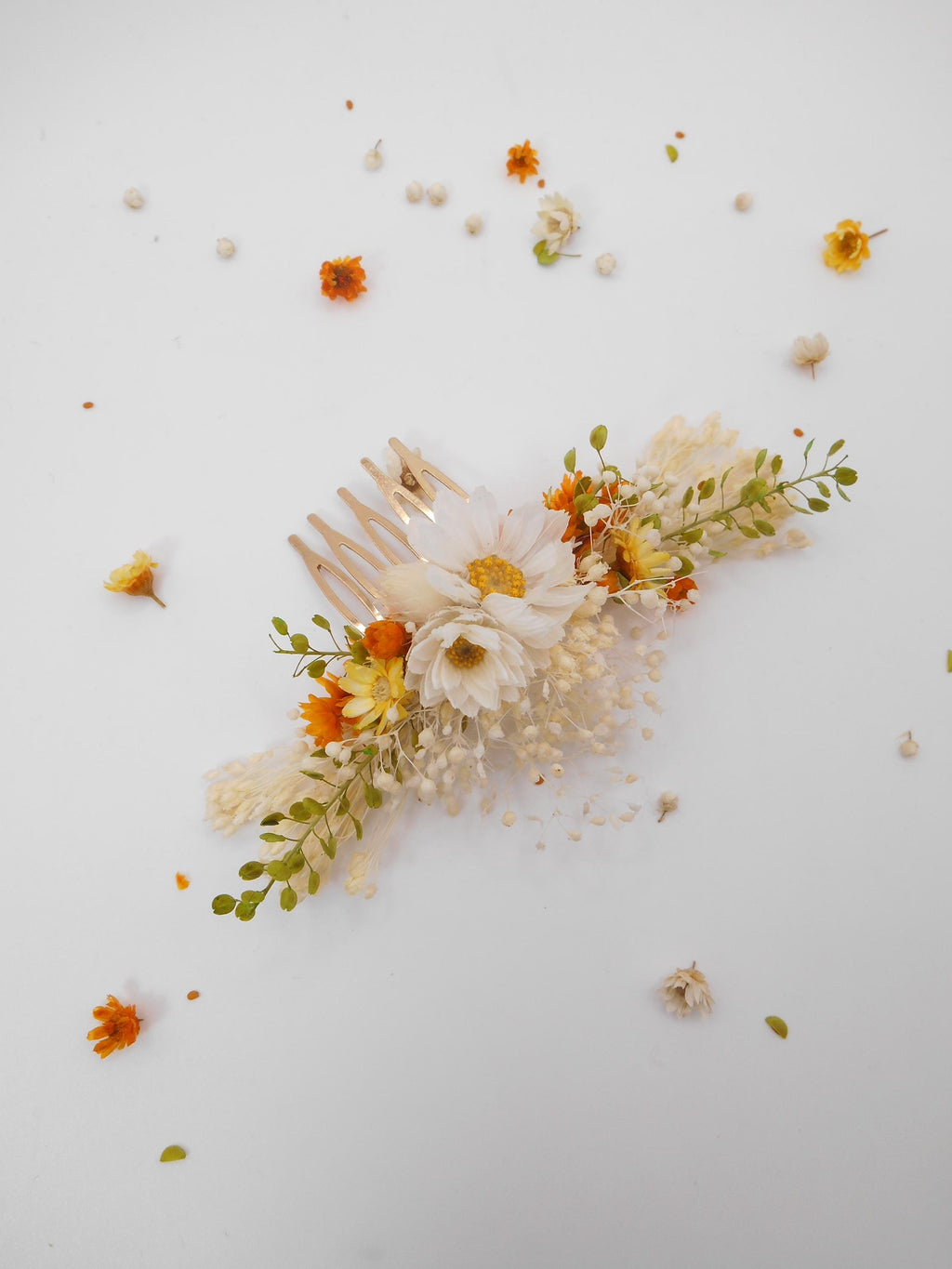 Terrakotta-Orange Blumen & Weiße Gänseblümchen Haarkamm | Rost Herbst Hochzeit Braut Haarschmuck, Hochzeitsgast Blumenclip, Boho Brautjungfern Geschenk