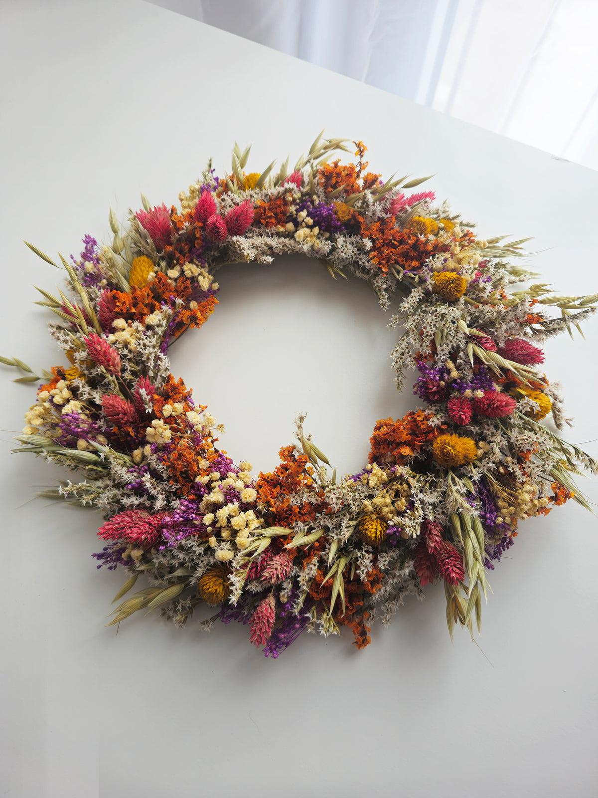 Bunter Kranz mit getrockneten Wildblumen, Tür oder Tisch Blumenarrangement