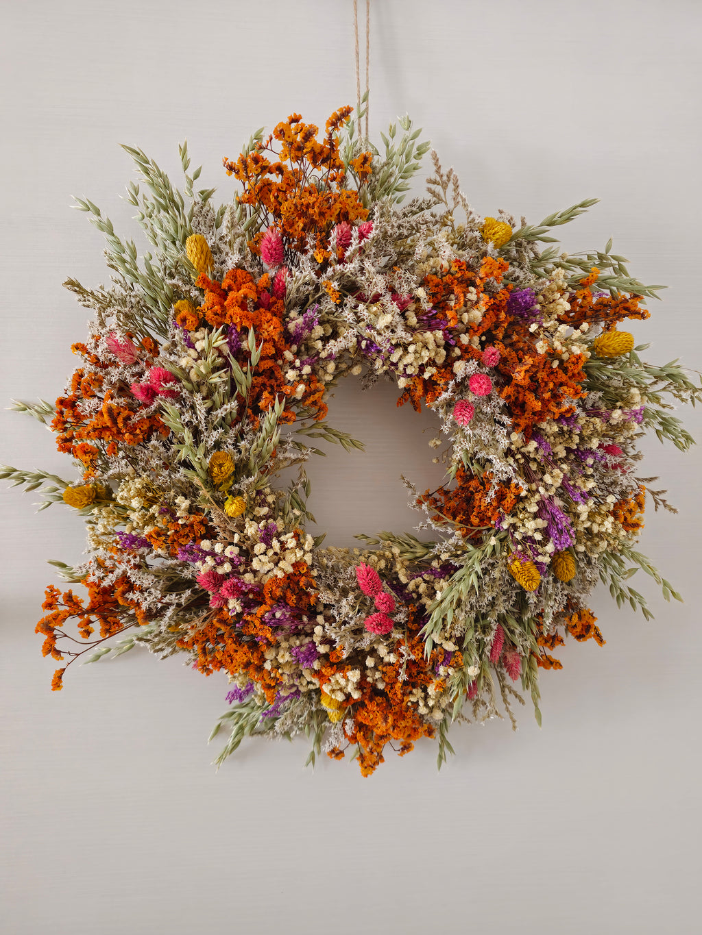 Bunter Kranz mit getrockneten Wildblumen, Tür oder Tisch Blumenarrangement