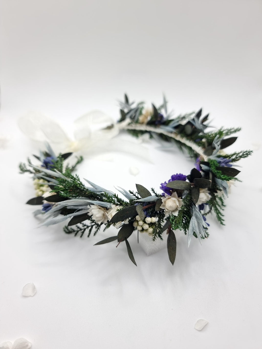 Grüner Blumenkranz mit weißen Blumen, Eukalyptus und Lavendel Blumenkrone