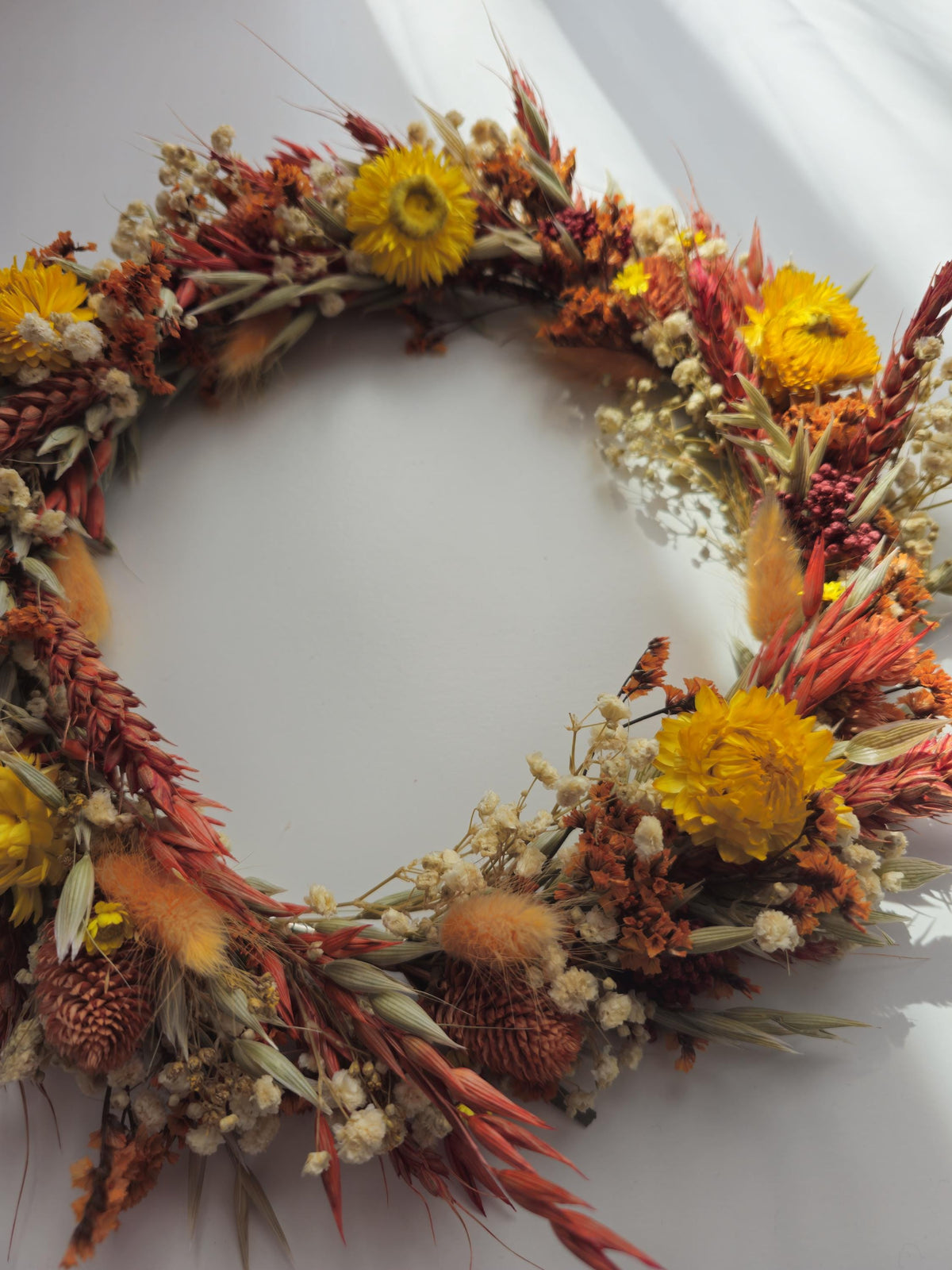 Herbstkranz mit Feldblumen, Weizen und Babyatem, getrocknete Blumenarrangement, handgemachte Einrichtung