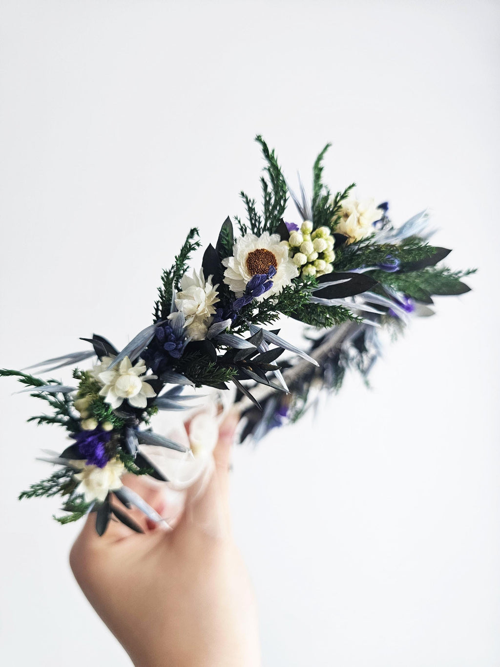 Grüner Blumenkranz mit weißen Blumen, Eukalyptus und Lavendel Blumenkrone