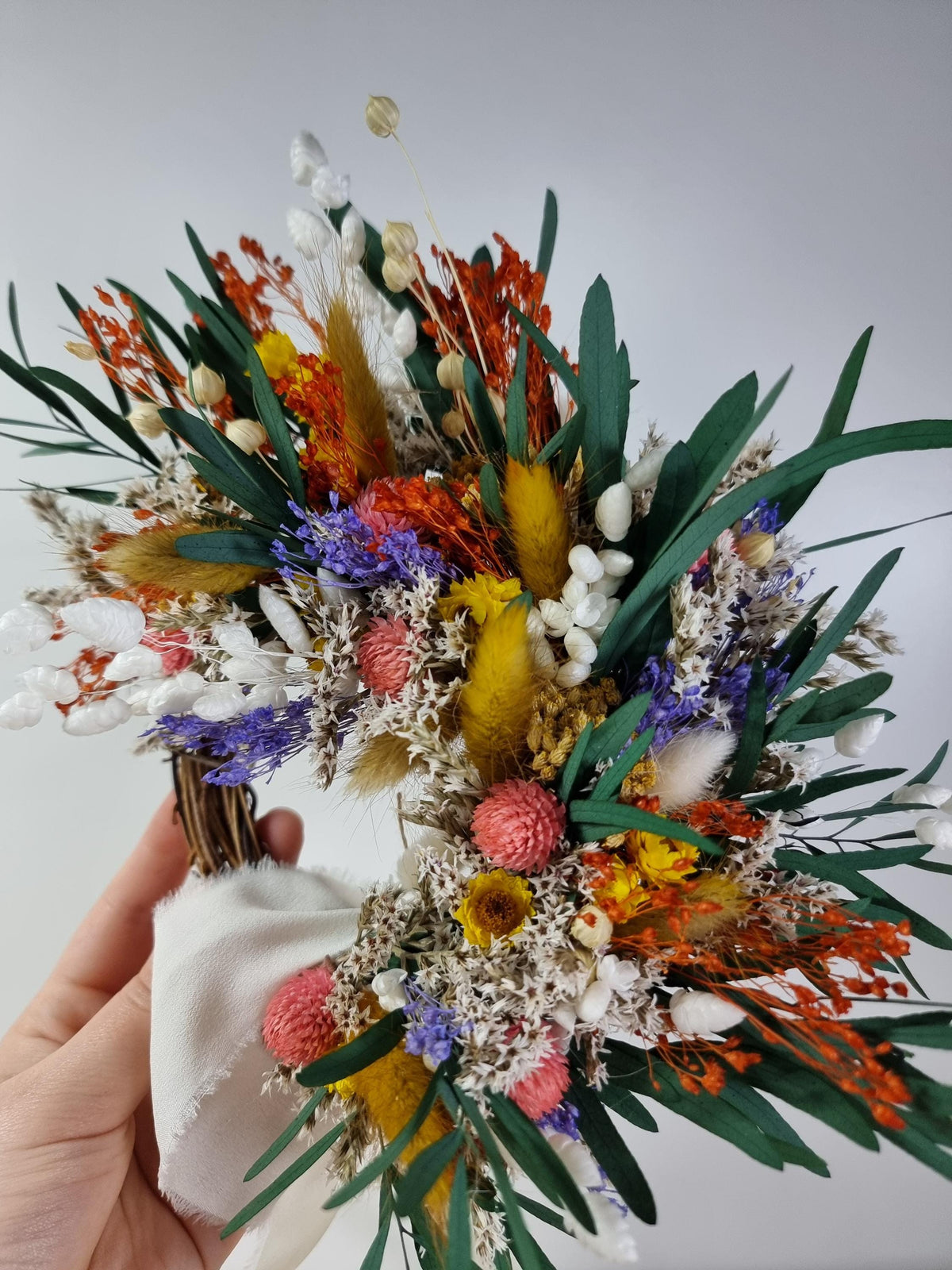 Frühlings-Türkranz, getrocknete Blumenarrangement, handgemachte Frühlingsdekoration 