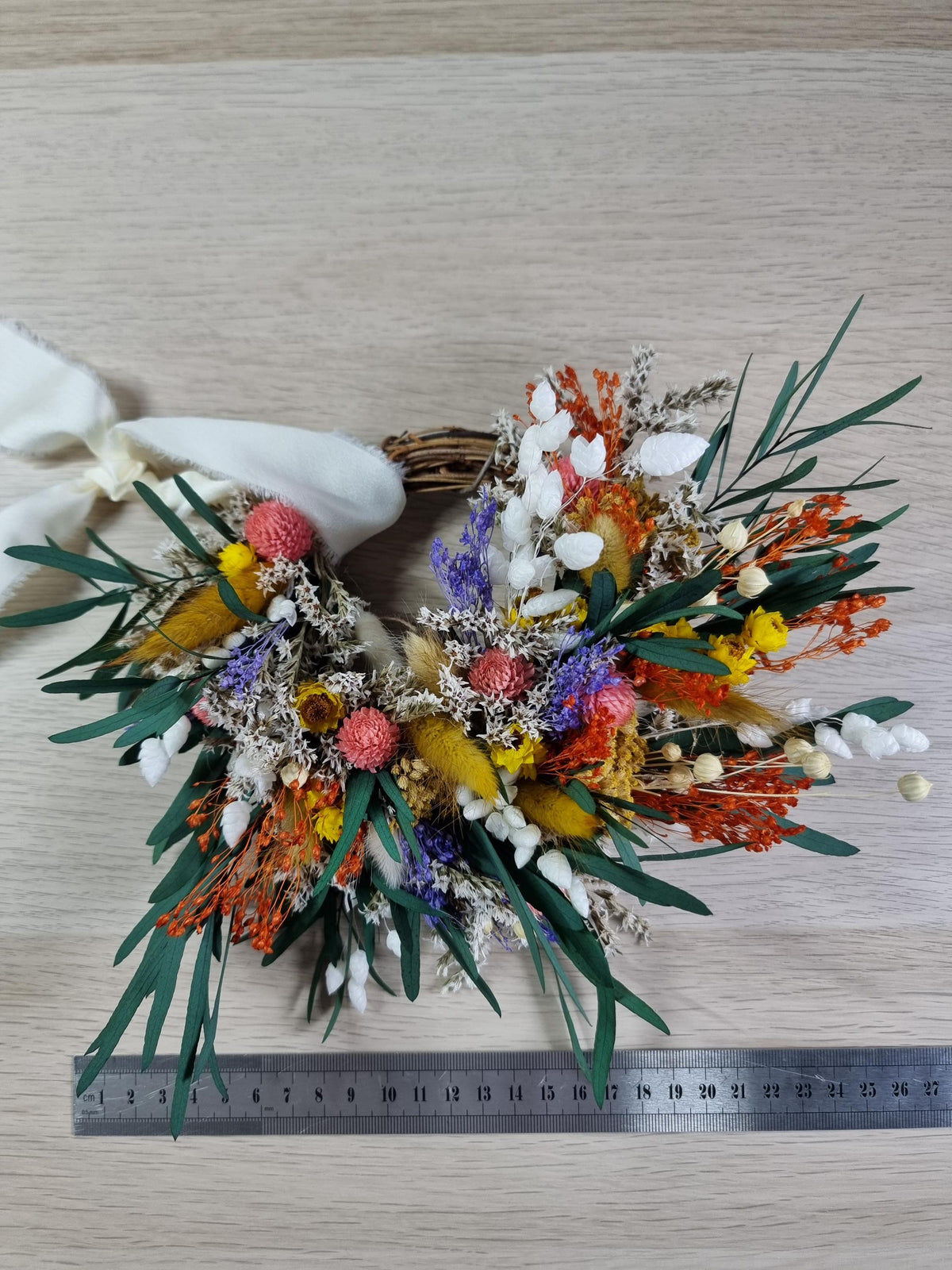 Frühlings-Türkranz, getrocknete Blumenarrangement, handgemachte Frühlingsdekoration 