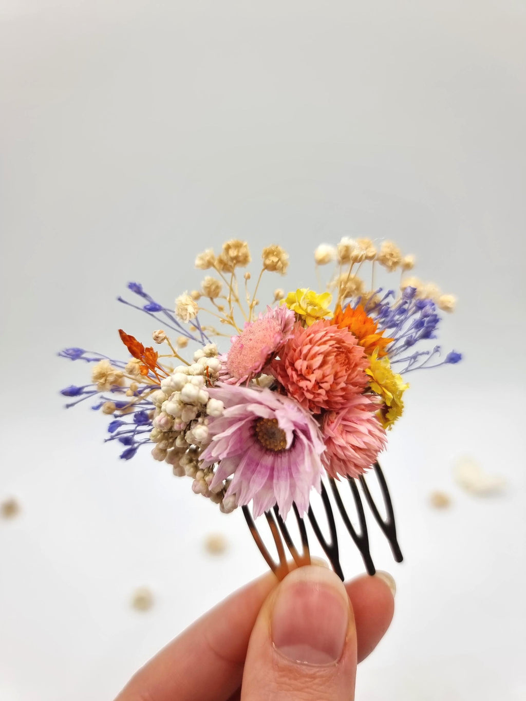 Lebhafter pink-gelber Kamm mit Trockenblumen, Farbenfroher Boho Brauthaarschmuck, Auffälliger Hochzeitsgast Haarclip,
