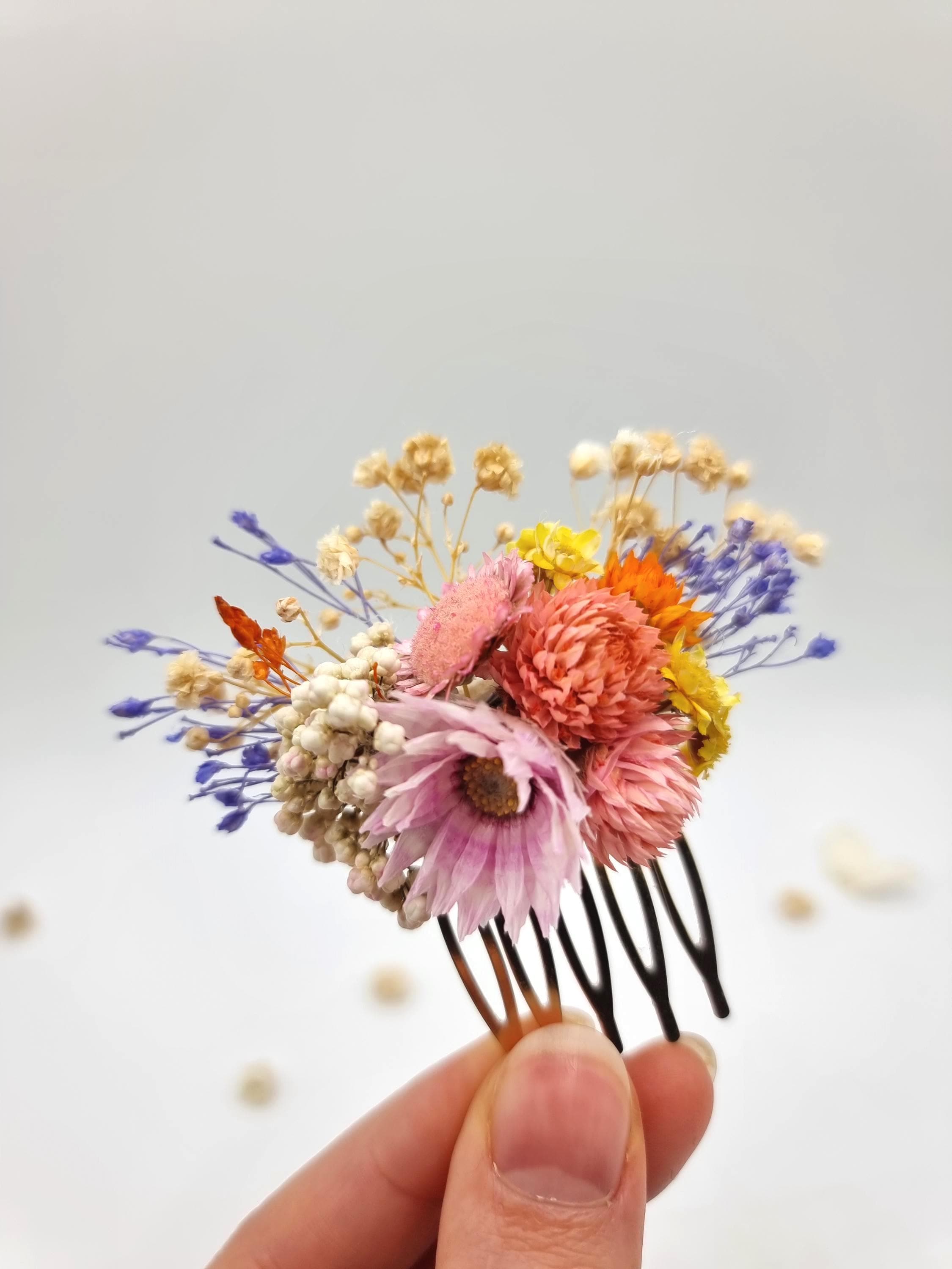 Lebhafter pink-gelber Kamm mit Trockenblumen, Farbenfroher Boho Brauthaarschmuck, Auffälliger Hochzeitsgast Haarclip,