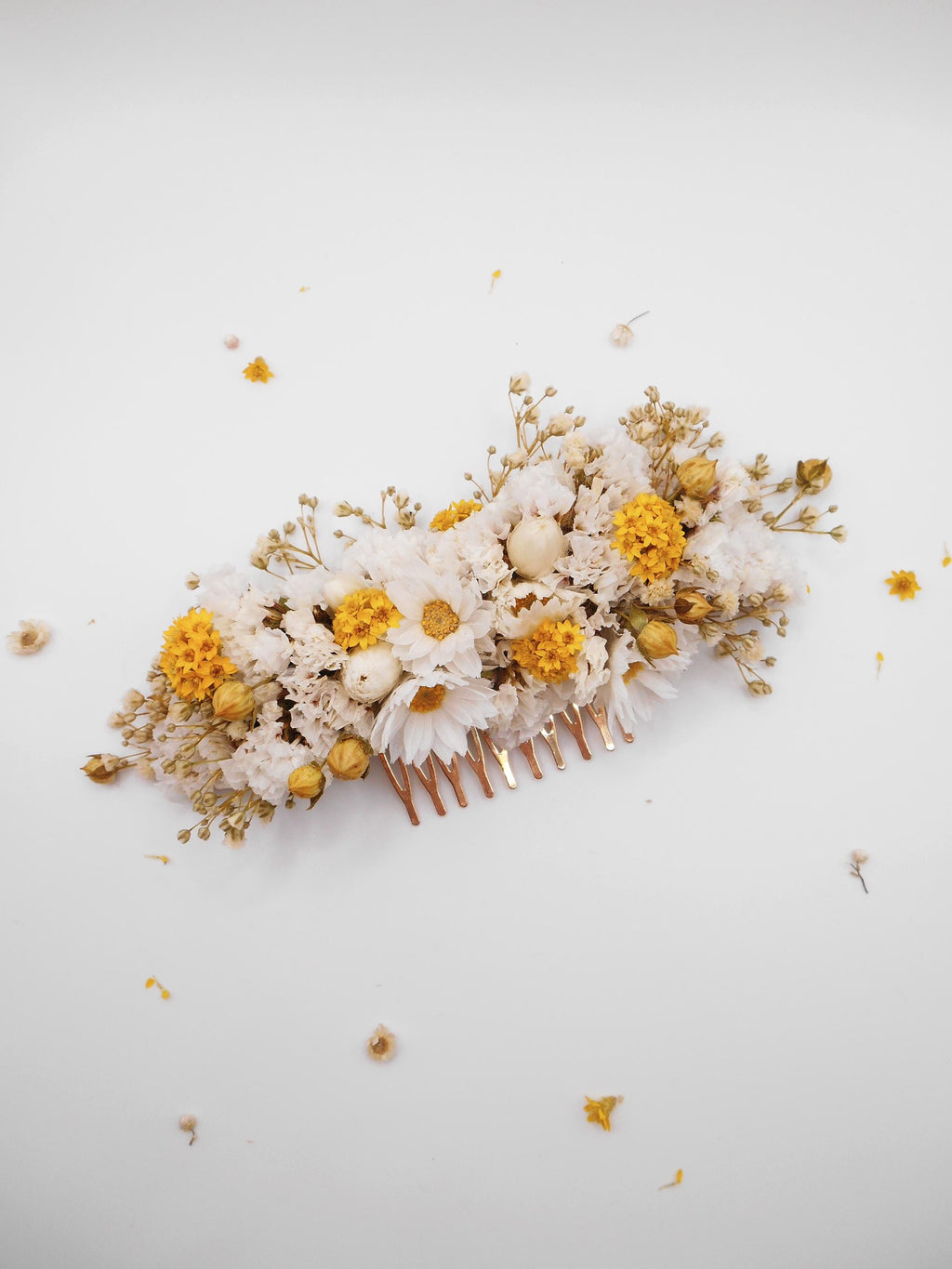 Haarkamm mit getrockneten weißen Gänseblümchen, Haarkamm mit getrockneten Elfenbein- & Goldblumen | Vintage Brautkopfschmuck, rustikaler Hochzeitsgast-Gänseblümchen-Clip, Boho-Chic Brautjungfern-Haarschmuck