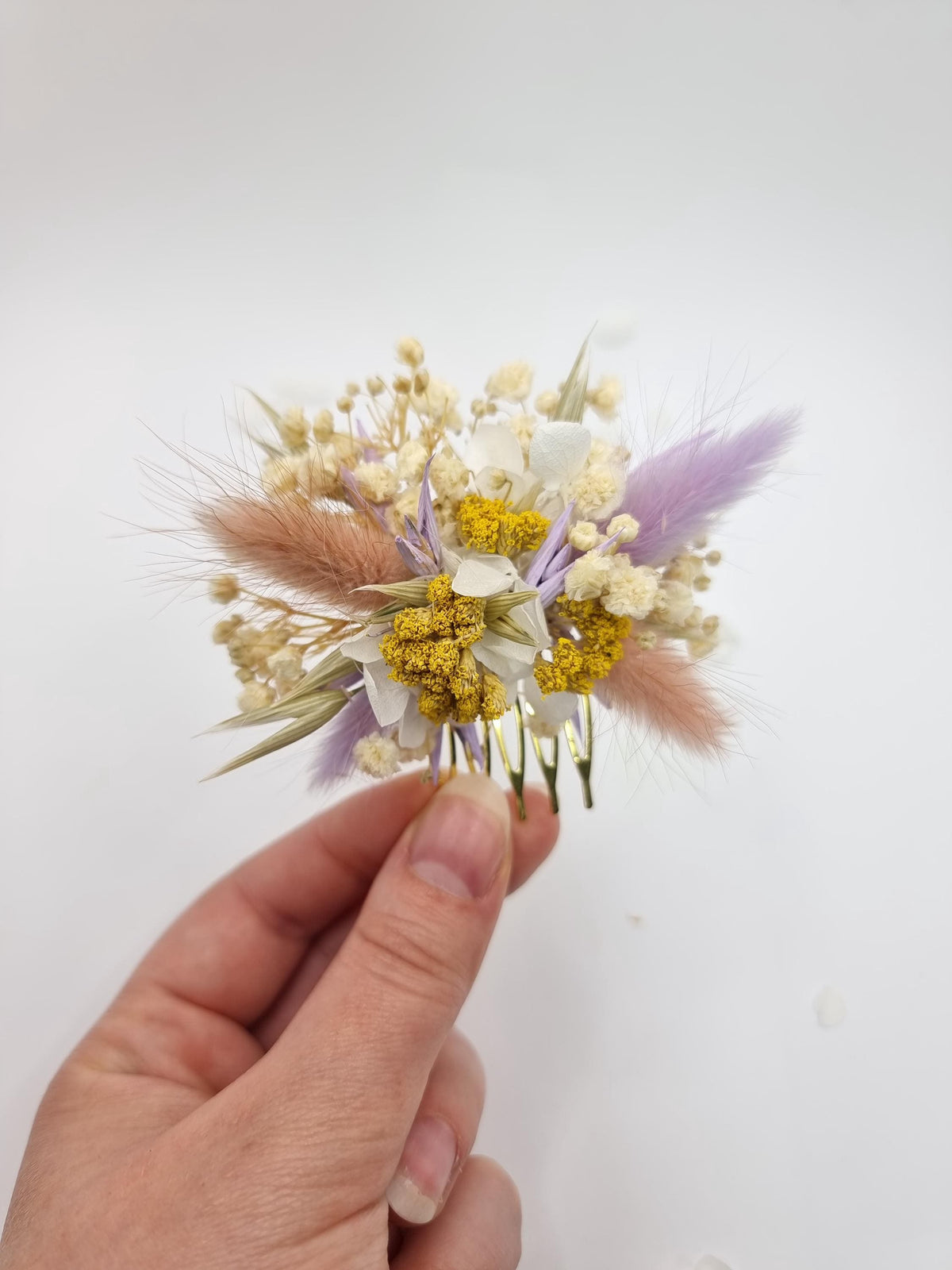 Hochzeits-Set in Lavendel und Gelb: Braut- und Brautjungfernstrauß, Blumen-Haarkamm, Hochzeitsdekoration