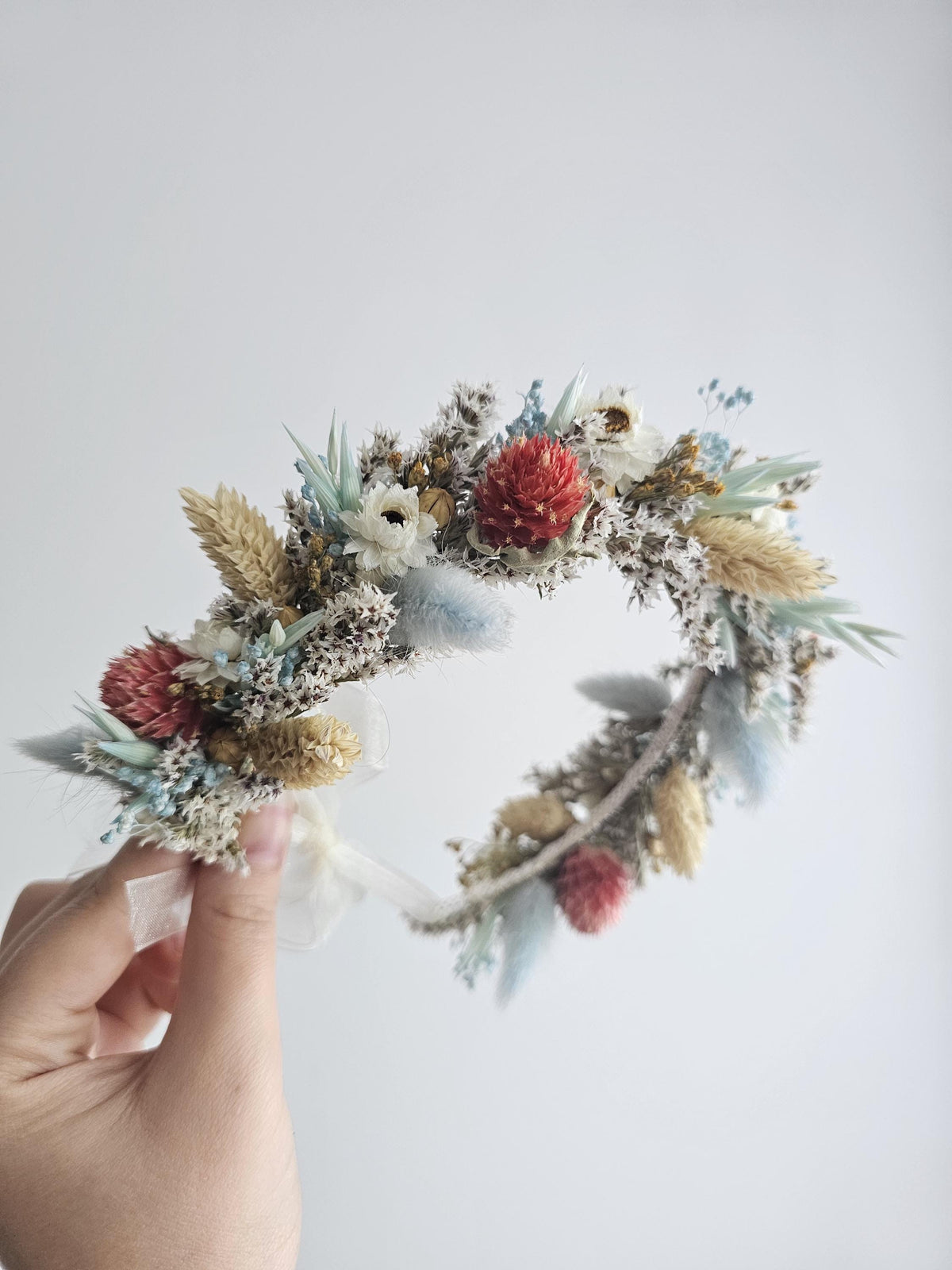 Blumenkrone mit blauen, roten und beigen Wildblumen, Haarkranz mit echten Blumen