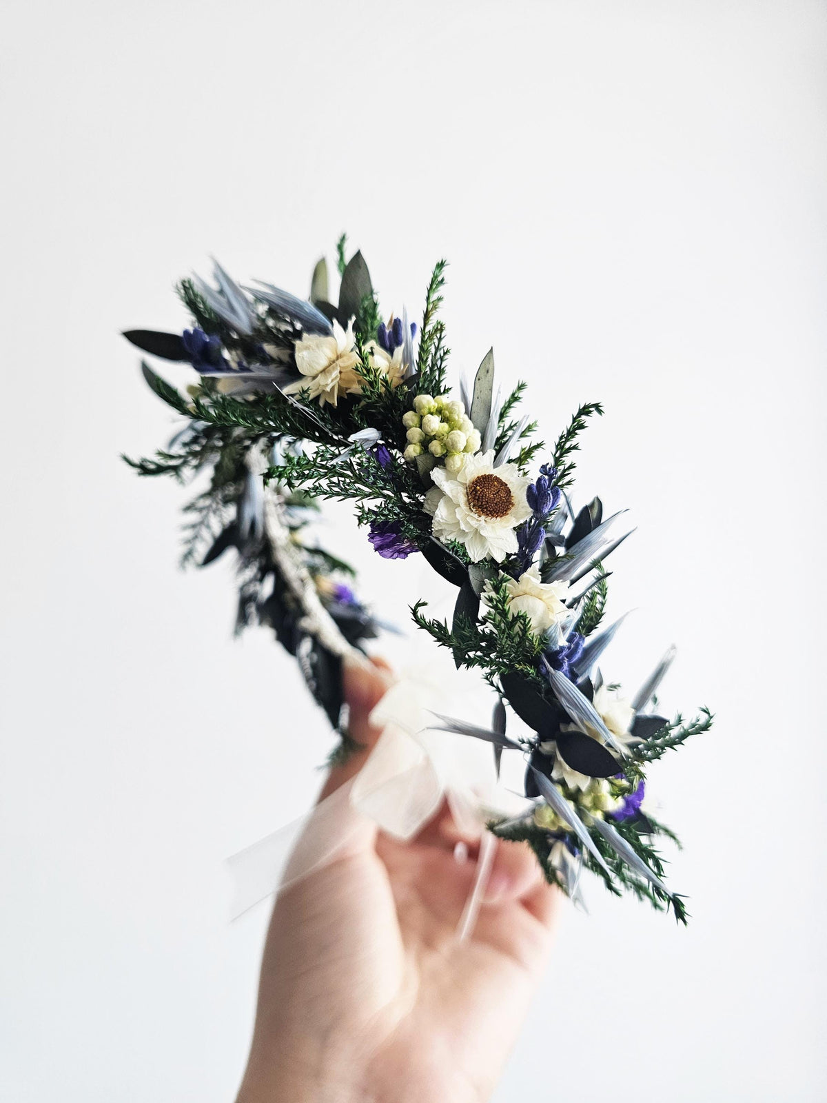 Grüner Blumenkranz mit weißen Blumen, Eukalyptus und Lavendel Blumenkrone