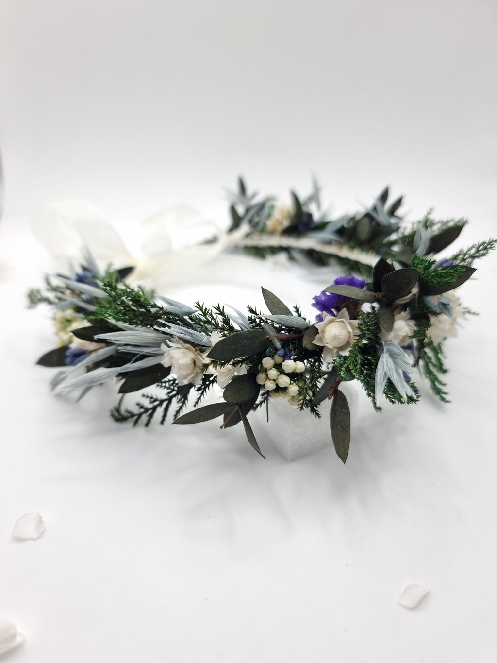 Grüner Blumenkranz mit weißen Blumen, Eukalyptus und Lavendel Blumenkrone
