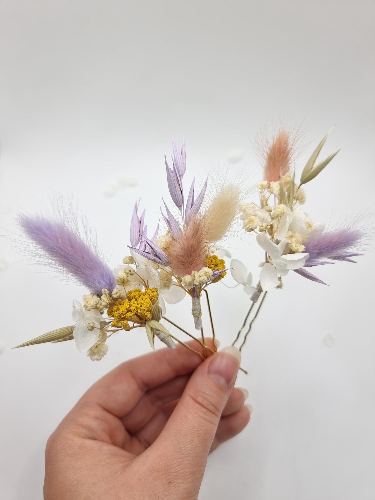 Hochzeits-Set in Lavendel und Gelb: Braut- und Brautjungfernstrauß, Blumen-Haarkamm, Hochzeitsdekoration