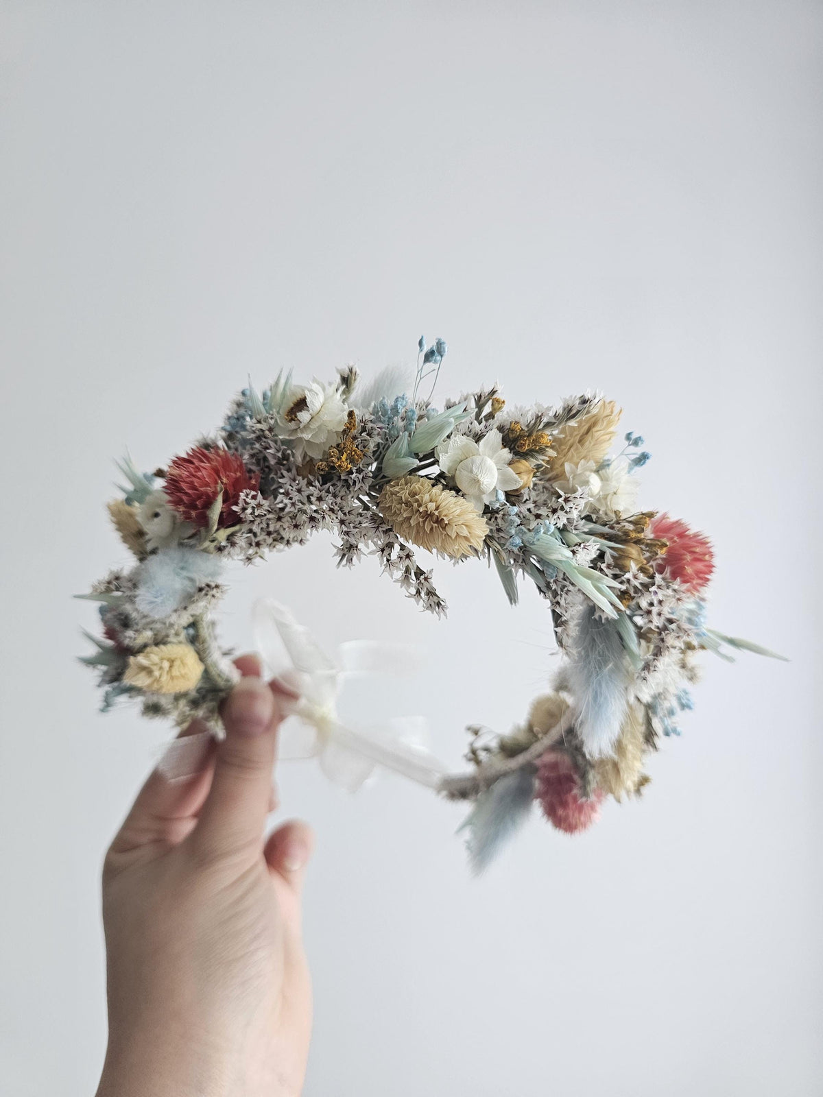 Blumenkrone mit blauen, roten und beigen Wildblumen, Haarkranz mit echten Blumen
