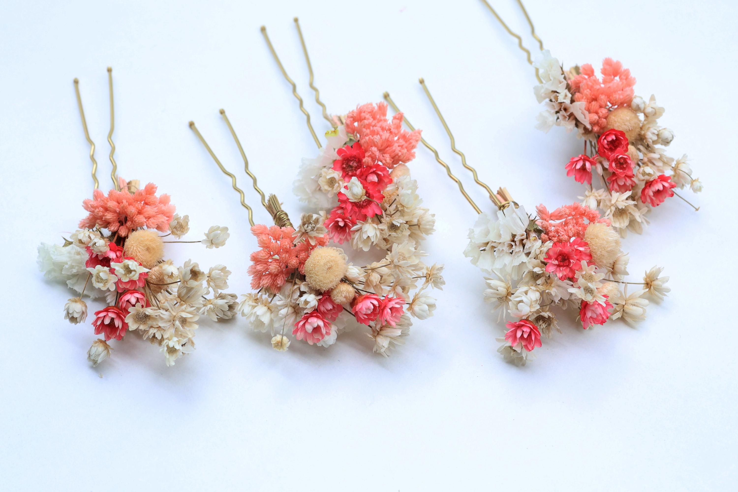 Rosa Braut-Haarnadeln mit Trockenblumen, Schleierkrautblüten in Weiß, Handgefertigte Blütenaccessoires