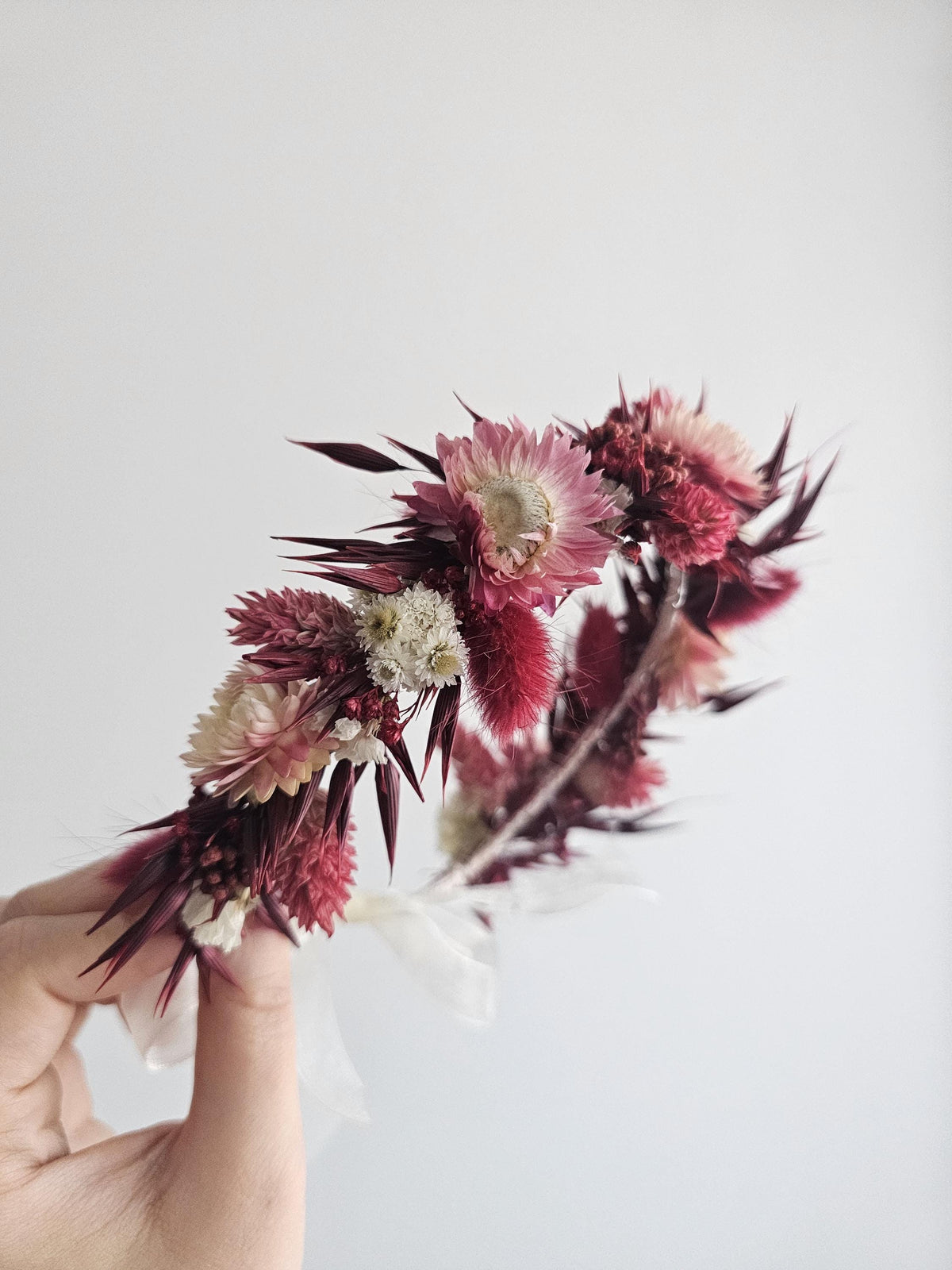 Crimson Red Bridal Kopfkranz, Dramatische Hochzeit Blumen Stirnband, Burgunderfarbene Blumenkrone