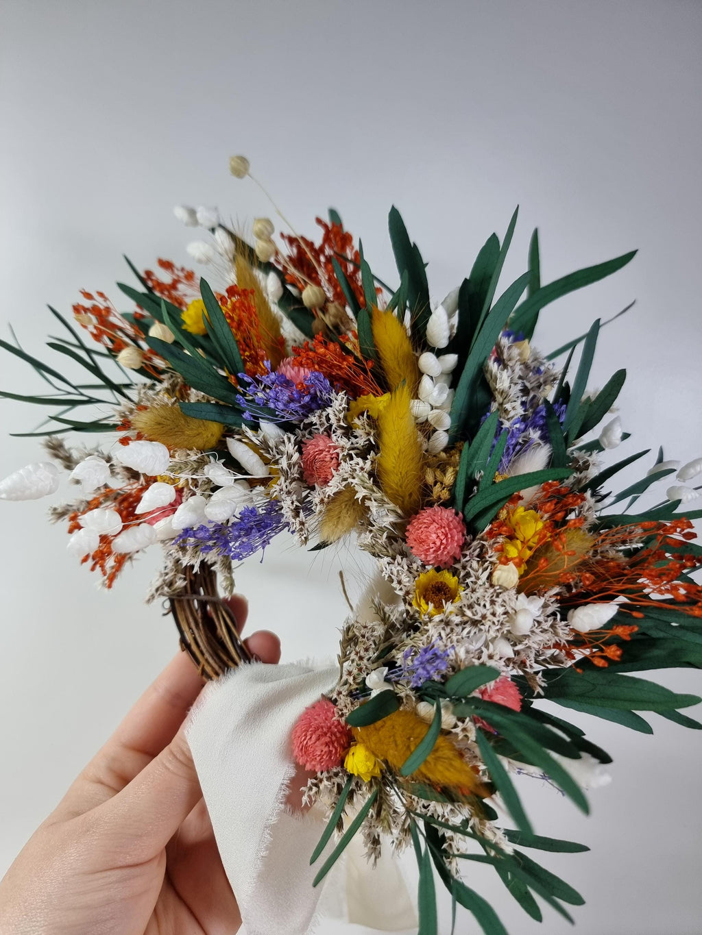 Frühlings-Türkranz, getrocknete Blumenarrangement, handgemachte Frühlingsdekoration 