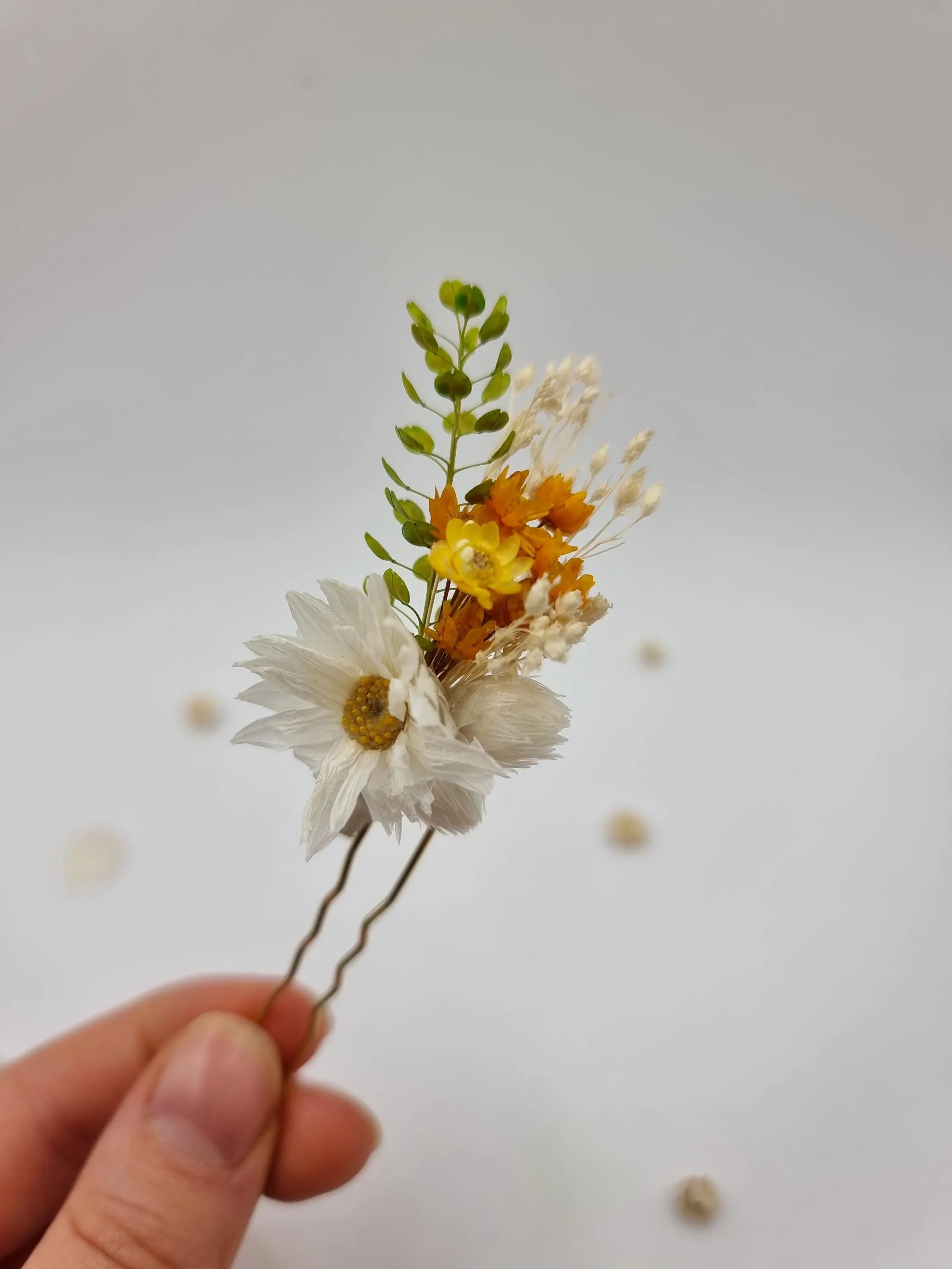 Terrakotta-Orange Blumen & Weiße Gänseblümchen Haarkamm | Rost Herbst Hochzeit Braut Haarschmuck, Hochzeitsgast Blumenclip, Boho Brautjungfern Geschenk