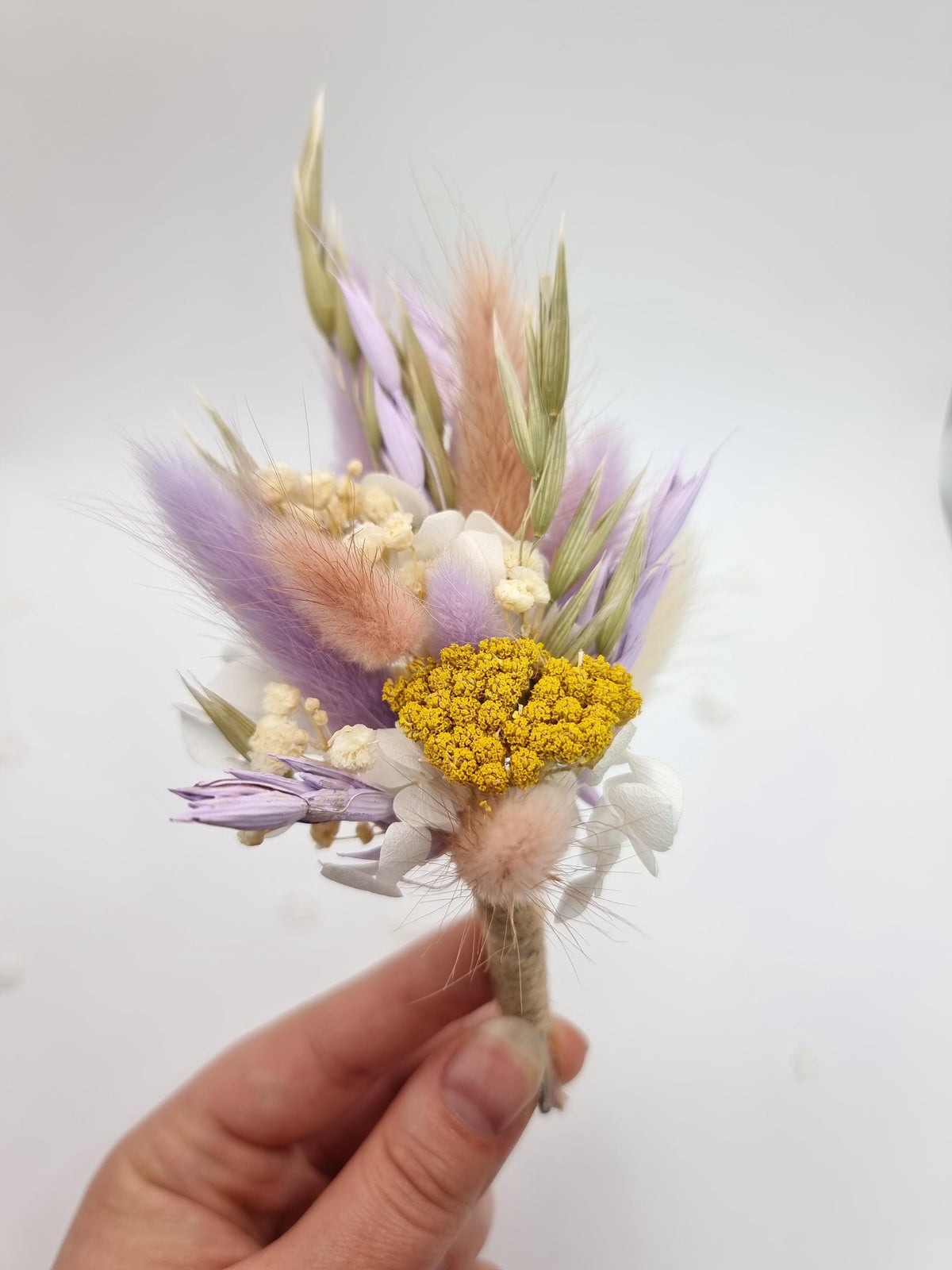 Hochzeits-Set in Lavendel und Gelb: Braut- und Brautjungfernstrauß, Blumen-Haarkamm, Hochzeitsdekoration